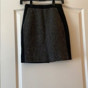 Wool two tone houndstooth pencil skirt. Jcrew